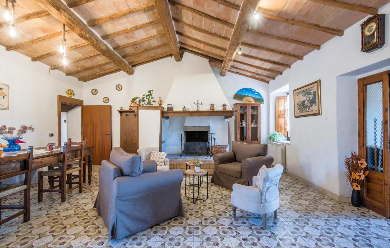 Gorgeous Home In Montalcino With Kitchen Exterior foto